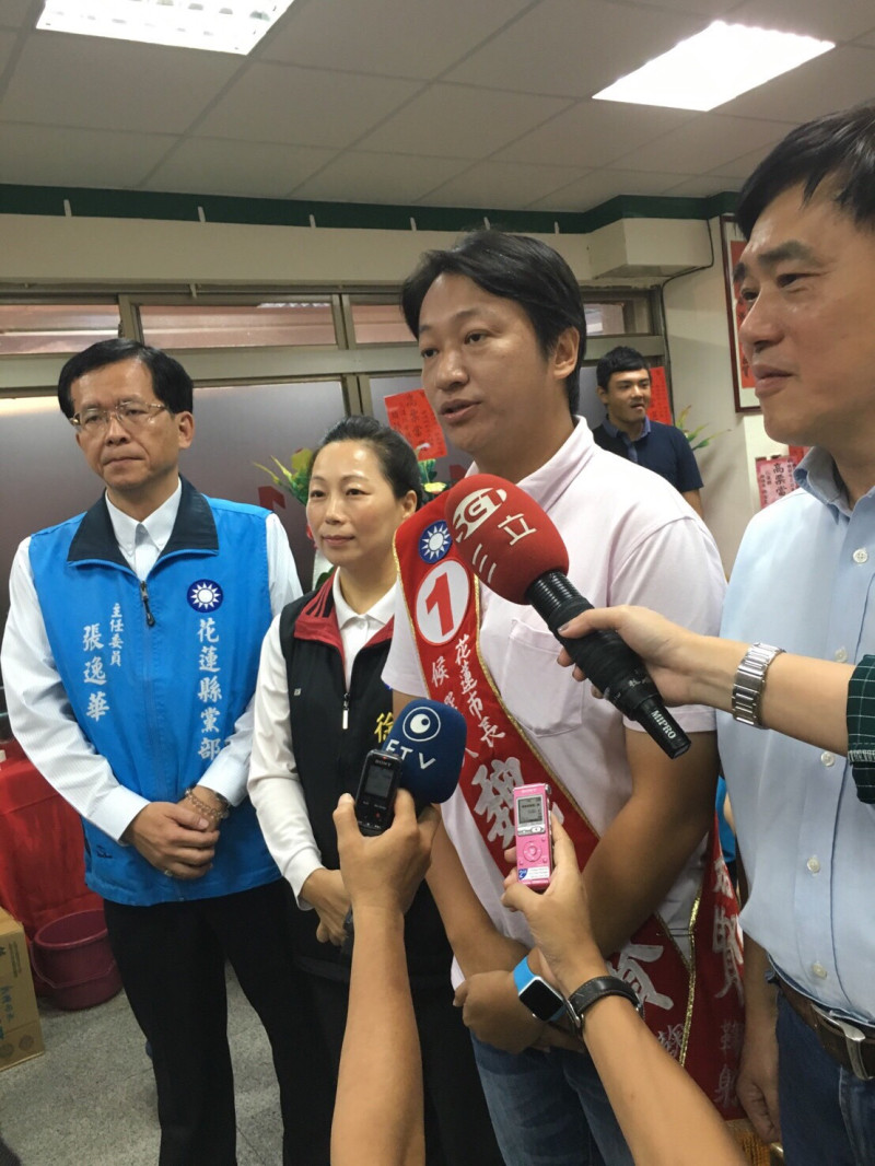 花蓮市長補選27日進行投票，國民黨候選人魏嘉賢傍晚已自行宣布當選。   圖：國民黨提供