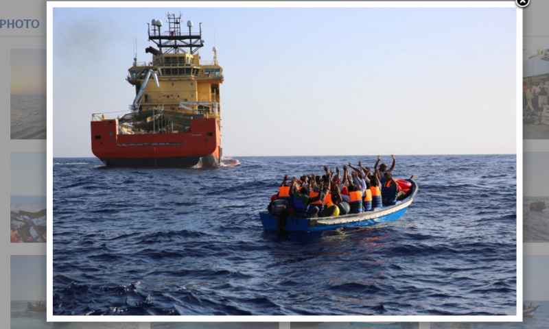 透過海路逃到歐洲的難民前仆後繼，包括歐洲國際邊界管理署等單位營救海上難民。   圖：翻攝歐洲國際邊界管理署