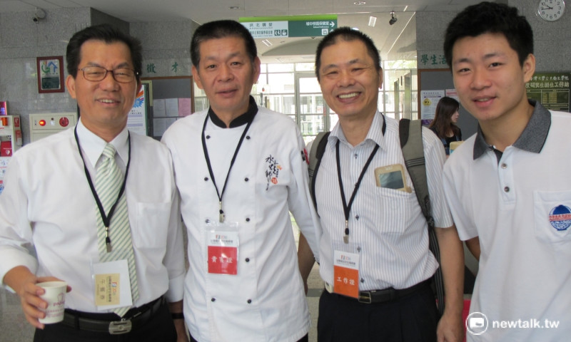 環保署長李應元（左）30日出席2016年台灣食品高峰會議。   圖：林朝億/攝