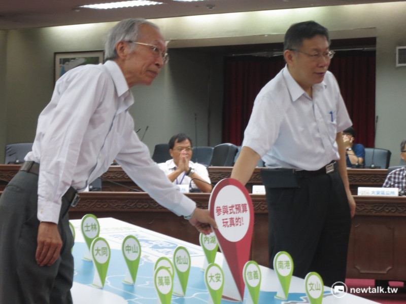 台北市長柯文哲2日證實已與遠雄董事長趙藤雄會面，商談大巨蛋問題，並表示雙方會面主要是說明市政府的態度。   圖：呂佳峻/攝