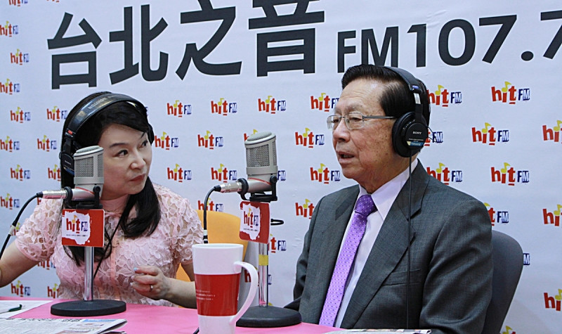 前外長田弘茂5日說明他於1993年與時任中國國家主席江澤民在中國會晤情形。   圖：Hit Fm台北之音提供