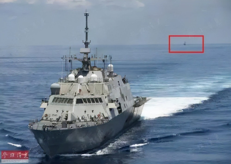 美艦近來不斷穿越南海及台灣海峽，中國軍艦 (圖後方紅框) 也採取近距離全程示威緊盯策略。   圖 : 翻攝自參考消息