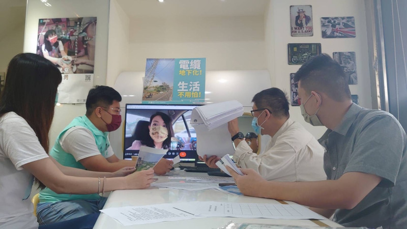 立委高虹安透過視訊了解問題。   台灣民眾黨/提供