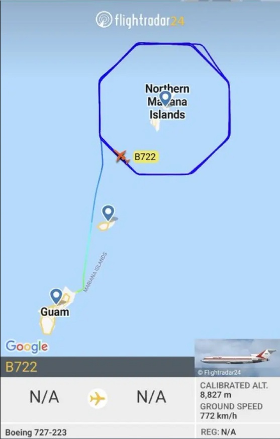 「Voodoo 1」測試機在北馬里亞納群島，以極不尋常的「八邊形」飛行方式「打轉」。   圖：截取flightrodor24網站