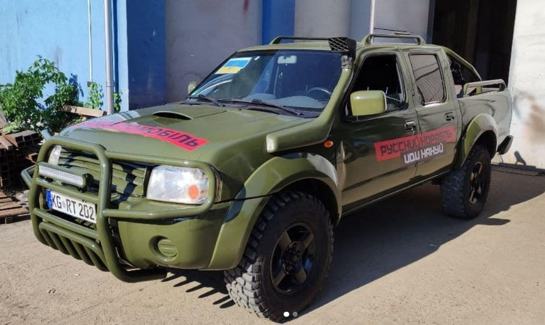  Car4Ukraine 購買二手車並將其改裝成軍用戰車，提供俄軍使用。   圖：翻攝自IG@car4ukraine.com_official