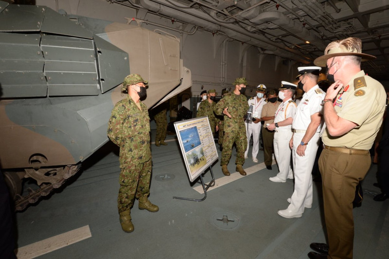 「太平洋兩棲領導人研討會」日方安排展示改裝過的AAV-7兩棲突擊載具。   圖：翻攝陸上自衛隊推特