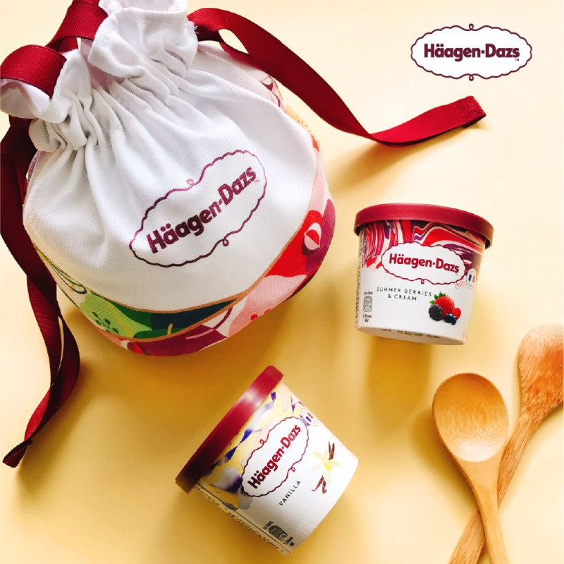 美國知名冰淇淋品牌「Häagen-Dazs（哈根達斯）」近期進口台灣的香草品脫冰淇淋以及香草桶裝冰淇淋（左下），遭檢驗出含有極微量農藥殘留。   圖：翻攝自哈根達斯臉書粉專