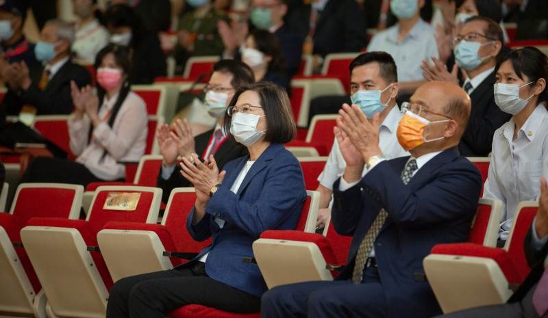 民進黨黨主席蔡英文 (左) 與行政院長蘇貞昌。   圖：總統府提供（資料照）