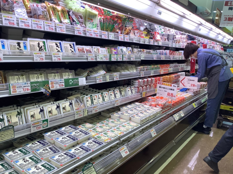 許多食材如大豆等改用國產的，價格安定又安全，這是這次漲價的好處，提高日本食料自給率。 圖：劉黎兒/攝
