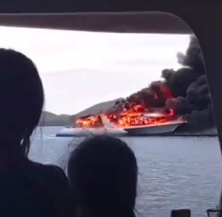 菲律賓一艘跨海渡輪26日下午驚傳火警，船隻烈焰黑煙沖天。    圖：翻攝自YouTube