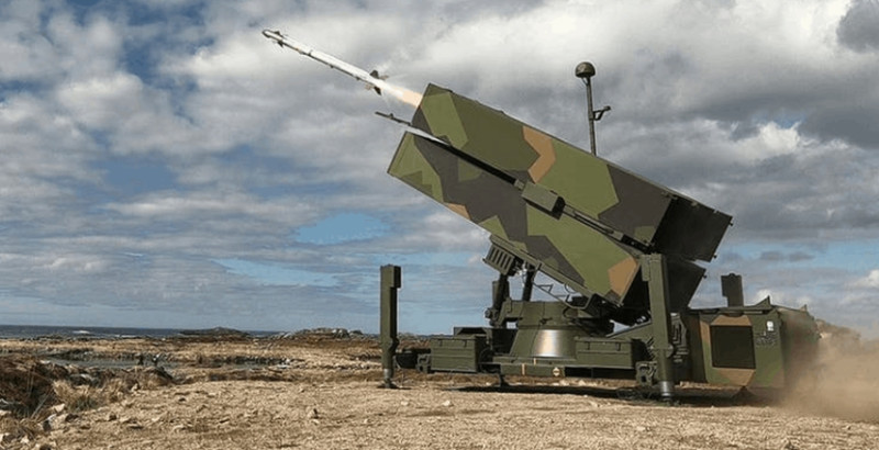烏克蘭獲得NASAMS防空飛彈系統，使用AIM-120C防空飛彈為主體，射程可達 25 公里，高度範圍可達 14-15 公里。   圖 : 翻攝自mil.in.ua（資料照）