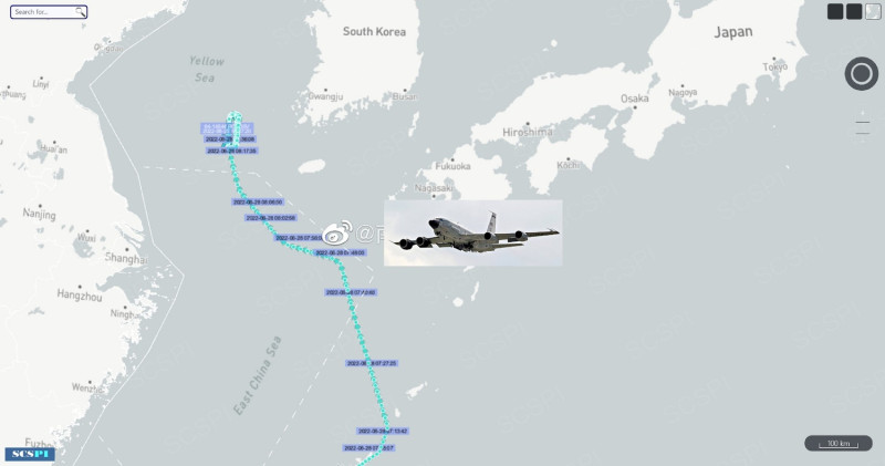 「南海戰略態勢感知計劃平台」稱美軍RC-135W在東海、黃海搜集中方海空平台的電磁頻譜訊號。   圖：翻攝南海戰略態勢感知微博/新頭殼合成