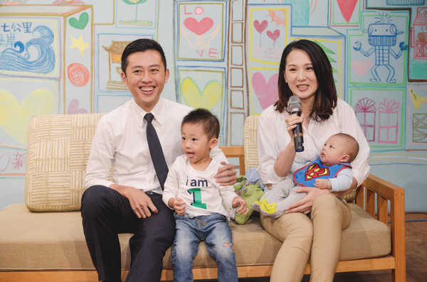 新竹市長林智堅與妻子IVY及大、小兒子。 圖：林智堅競選總部提供（資料照）