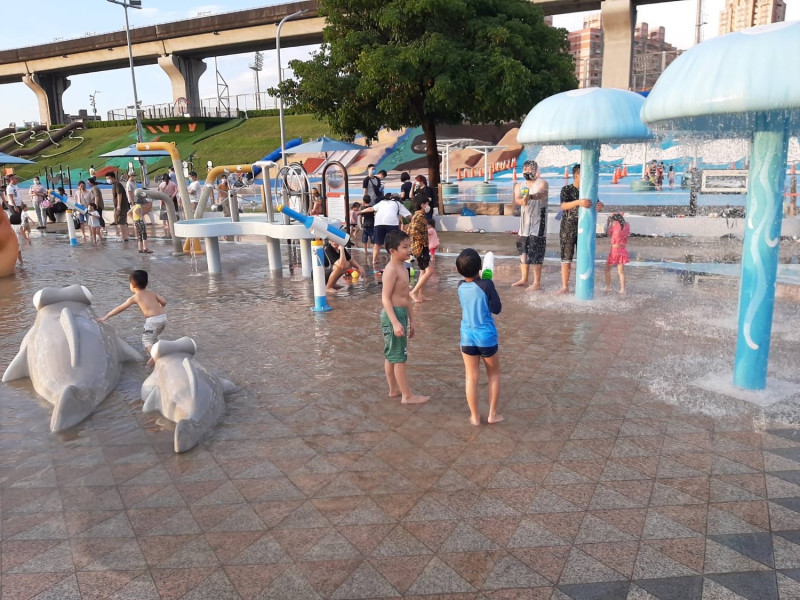 海世界水樂園-夏天小孩的最愛。   圖：新北市水利局提供
