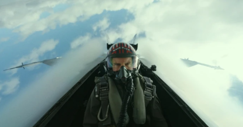 美國海軍帶有招募新兵目的的電影《捍衛戰士：獨行俠》，並為該電影提供艦載戰鬥機、航母等裝備或場景。   圖：電影《捍衛戰士：獨行俠》官宣