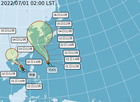 輕度颱風「芙蓉」（下方）與在菲律賓東方海面的熱帶性低氣壓，把台灣夾在中間，雖然不會直接侵襲，但要注意大氣不穩定，可能出現強對流。   圖：中央氣象局/提供