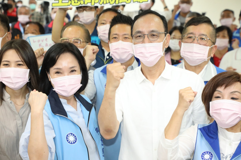 國民黨主席朱立倫、國民黨高雄市長參選人柯志恩出席高雄市長提名介紹會。   圖：國民黨文傳會/提供