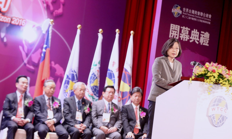 總統蔡英文26日出席第22屆世界台商聯合總會年會開幕典禮。   圖：總統府提供