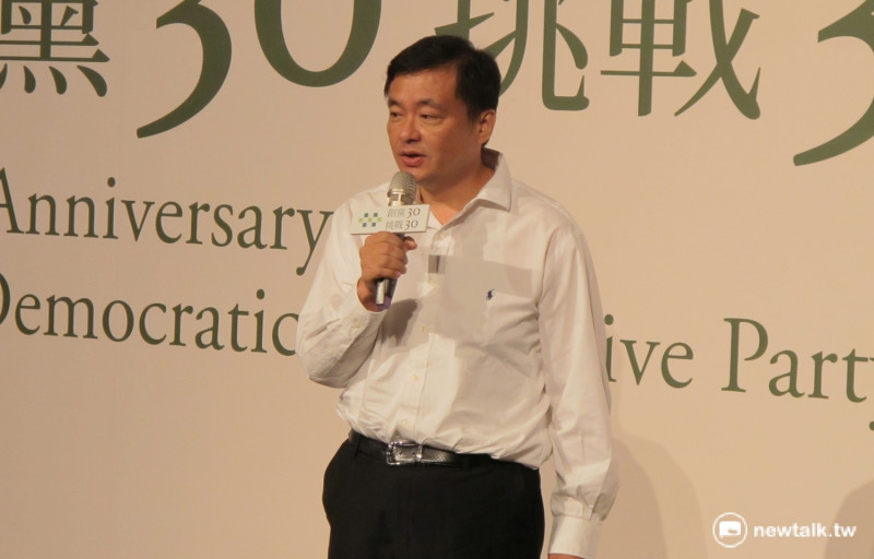 民進黨秘書長洪耀福26日表示，希望能找出台灣版的司馬遼太郎來撰寫這些角落英雄的故事。   圖：林朝億/攝