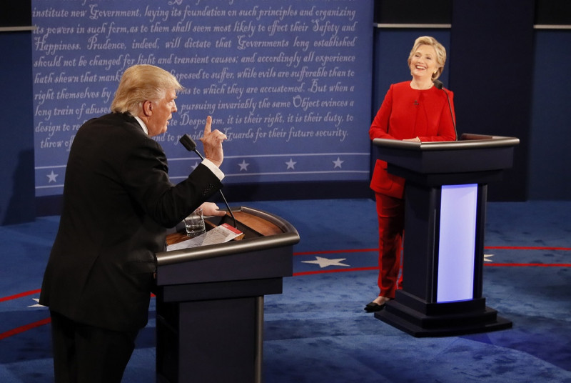 美國總統選舉首場電視辯論當地時間26日晚間登場，CNN事後的即時民調以及其他民調顯示，希拉蕊以極懸殊的差距贏得這場辯論。   圖：達志影像/路透社