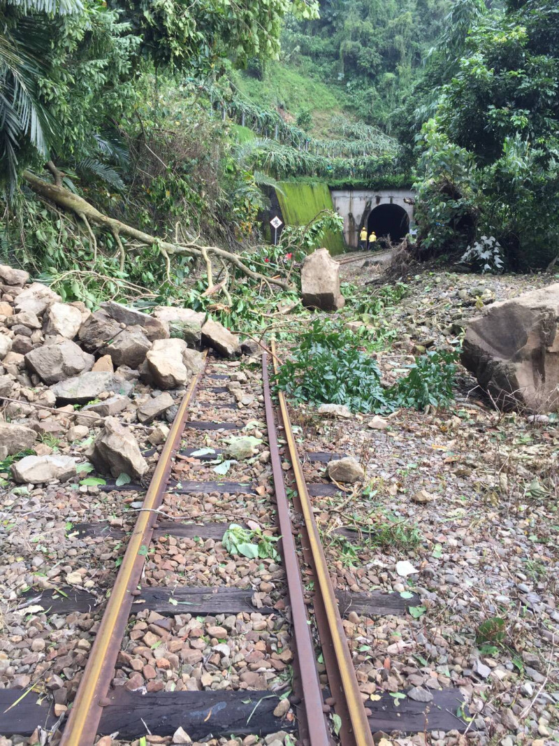 受中颱梅姬影響，台鐵局宣布，阿里山森林鐵路本線（嘉義～奮起湖），9月30日及10月1日共2天列車全部停駛。   圖：台鐵提供