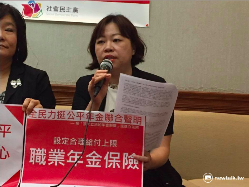 兒少盟秘書長、年金改革委員會委員葉大華6日受訪表示，台灣正面臨一個少子化、各項基金收支逆轉的處境，應該要正視問題的嚴重性。   圖：鄭佑漢/攝