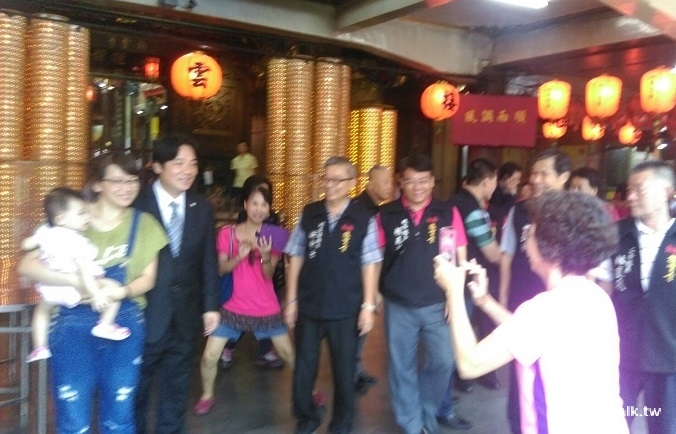 對於廟方祝福「步步高升」，台南市長賴清德7日表示，這是台灣社會非常有禮貌的文化，當然是種鼓勵，但這趟純粹是來謝恩。   圖：陳冠廷/攝