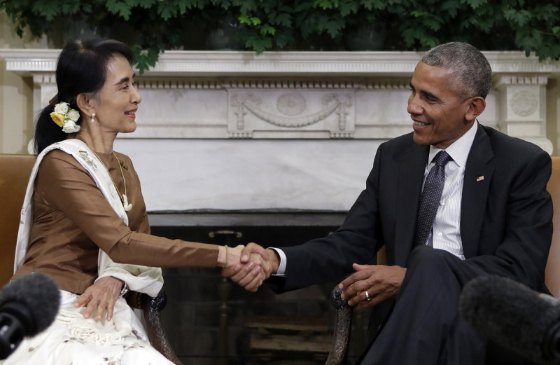 緬甸實際領導人翁山蘇姬9月14日在華府與歐巴馬會晤，當時，歐巴馬就提到將解除對緬甸的經濟制裁。歐巴馬在7日兌現承諾。   圖：達志影像/美聯社資料照片