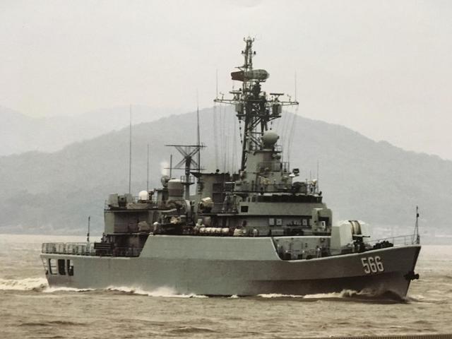 日媒報導，解放軍海軍「053H3型」飛彈護衛艦「懷化號(舷號566)」上午7時44分左右駛入釣魚台附近海域。   圖：翻攝陸網(資料照片)