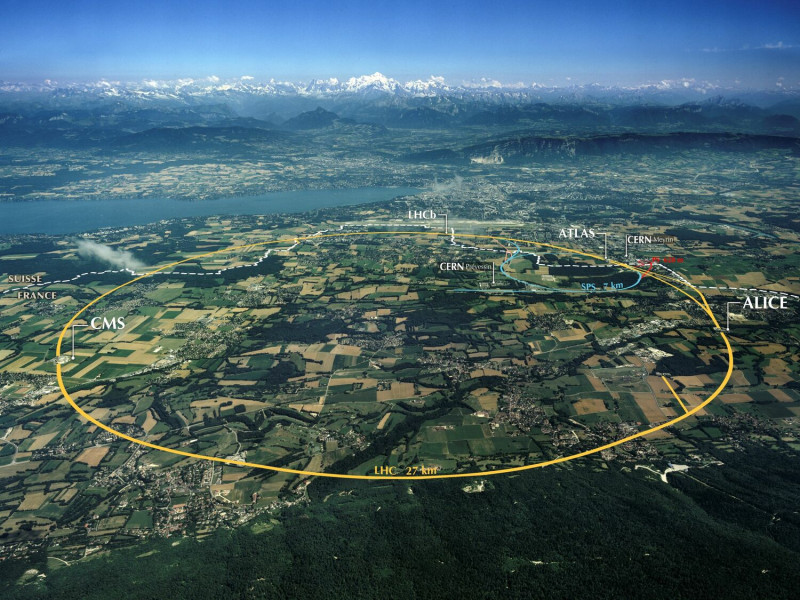 從空中鳥瞰大型強子對撞機的地理環境，雖結構大部分在法國境內，但主要的建築多位於瑞士。   圖：歐洲核子研究組織官網