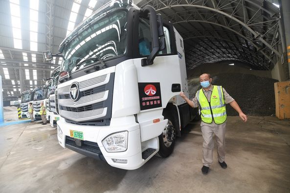 中國北京市首批 40 輛氫燃料重卡落地大興區，正式投入瀝青混凝土供料運輸。   圖:翻攝自臉書