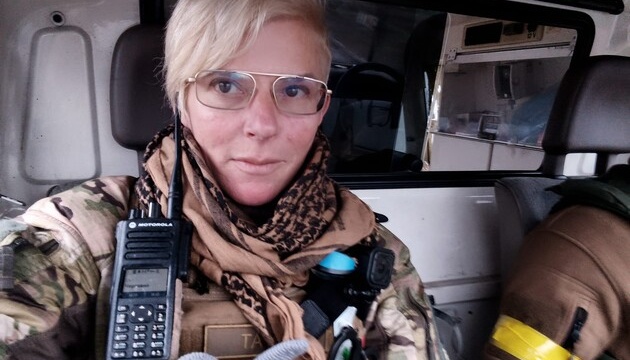 烏國軍醫派耶夫斯卡（Yulia Paievska）以自己在「魔獸世界」的暱稱「塔伊拉」（Taira）廣為人知。她 3 月中旬遭俘虜，獲釋後控訴分離主義份子對自己施加身心理的折磨。   圖：擷取自推特@EuromaidanPress