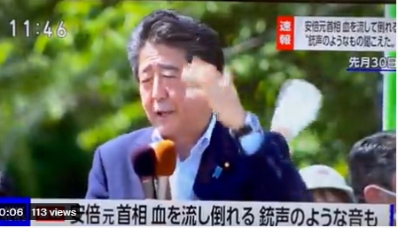日本媒體報導日本前首相安倍晉三在奈良市演講時中槍。   圖 : 翻攝自日本電視台