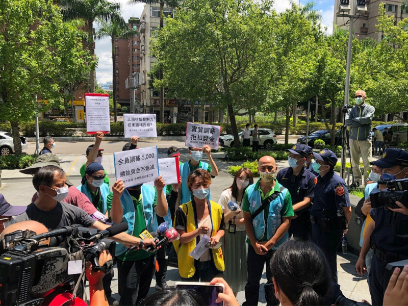 中華快遞企業工會宣布將於7/17發起遊行抗議。   圖：擷取自臉書「終結血汗物流－台灣貨運倉儲產業工會」
