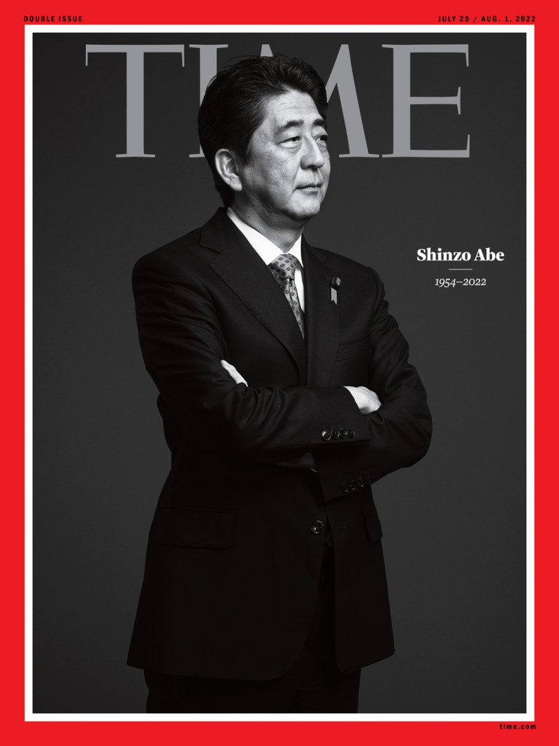 已故前日本首相安倍晉三登上美國《時代》雜誌封面。   圖：翻攝自推特