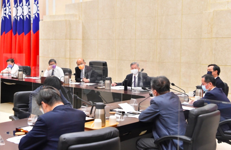 行政院長蘇貞昌主持擴大防疫會議。   圖：行政院提供