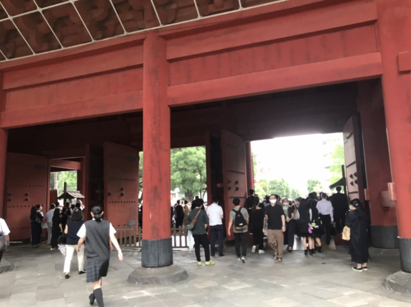 日本前首相安倍晉三告別式於東京增上寺舉行，大量民眾前往追悼。   圖：翻攝自江淑美臉書