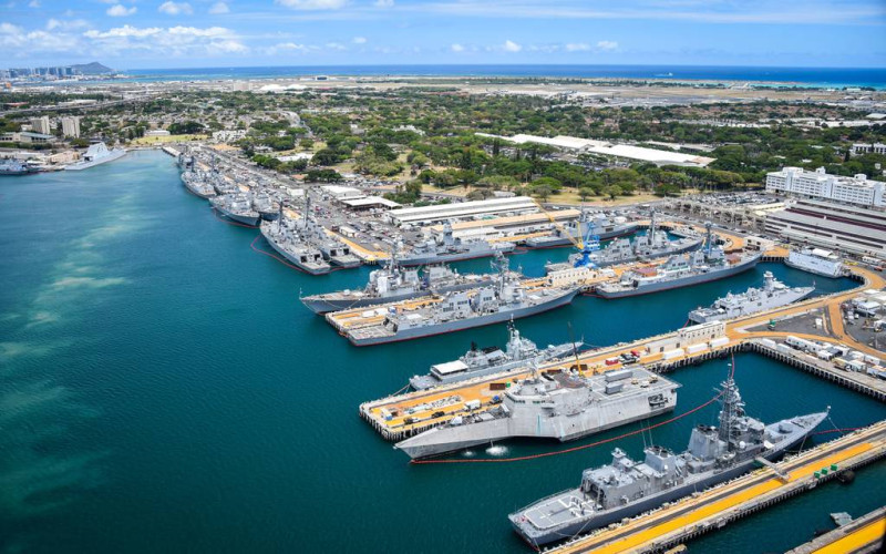 2022年環太平洋演習(RIMPAC 2022)，多國艦艇泊靠夏威夷珍珠港。   圖：翻攝US Navy