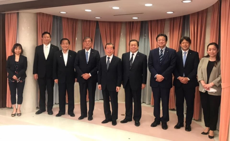 駐日代表謝長廷表示，有7位日本國會議員將在月底訪問台灣。   圖：取自謝長廷臉書