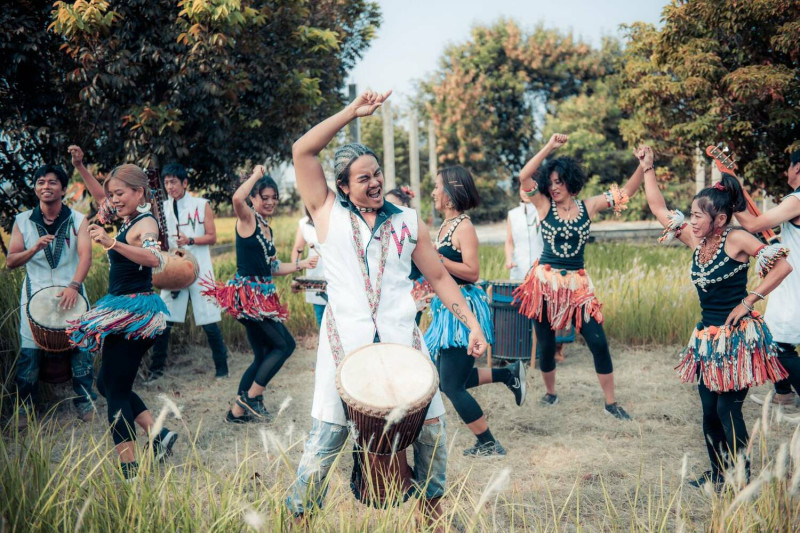 獲得外交部推薦為臺灣指定非洲鼓代表團「嬉班子樂團」將於2022首場鼓藝節巡演15日晚間在新莊中港大排願景公園率先開演。   圖：嬉班子樂團提供