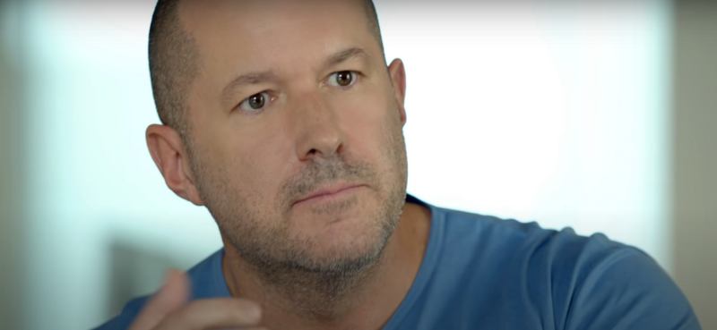 蘋果前設計總監Jony Ive自2019離開，創立新設計公司LoveFrom，仍維持與蘋果的合作關係。不過近日報導指出，雙方間的合約已結束且不再續約。   圖：翻攝自 Apple Australia YouTube