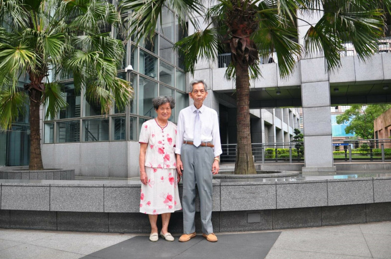 王春財與太太。   圖：板橋區公所提供