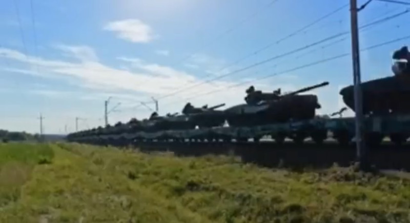 臉書粉專「World Military Photos」昨（16）日發布影片指出，波蘭似乎已經開始向烏克蘭捐贈PT-91戰車。   圖：擷取自臉書粉專「World Military Photos」影片