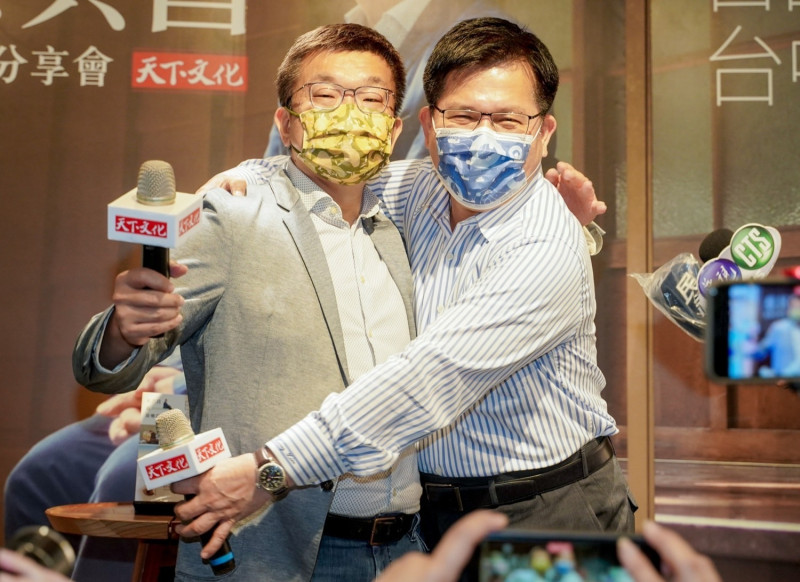民進黨台中市長參選人蔡其昌（左）日前舉辦新書發表會，林佳龍（右）到場力挺。   圖：蔡其昌辦公室/提供（資料照）