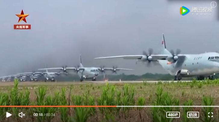12架中國空軍運-9運輸機列隊起飛。   圖 : 翻攝自央視軍事