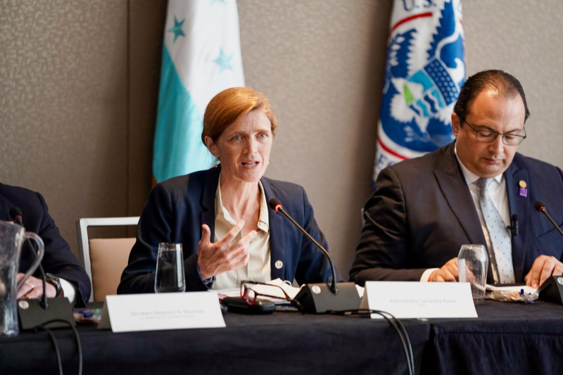 美國國際開發署( USAID )署長薩曼莎·鮑爾( Samantha Power ，左)。   圖:翻攝自Samantha Power 推特