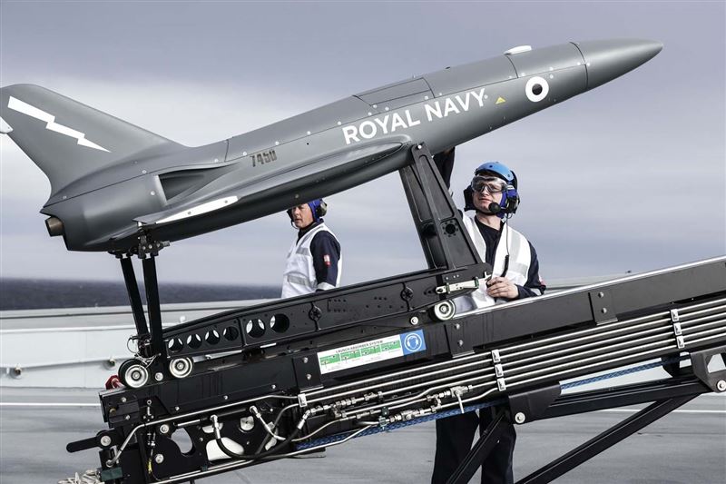 英國皇家海軍航空母艦「威爾士親王號(R09)」將搭載「女妖」無人機，進行「吸血鬼計畫」技術驗證。   圖：翻攝英國皇家海軍網站