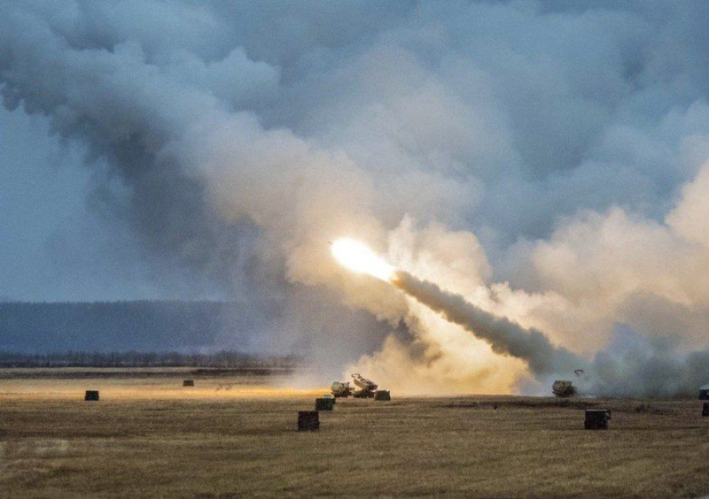 「海馬斯」高機動性多管火箭系統（HIMARS）已在烏克蘭取得一系列戰果。   圖：翻攝推特（資料照）