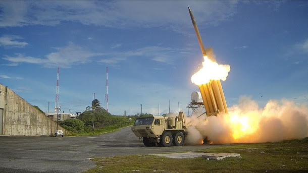 協助韓國防衛，美國將在韓國部署薩德反導彈系統，該系統又稱世界之王導彈，是美國陸軍研發的一款導彈攔截用導彈。     圖：翻攝維基網站