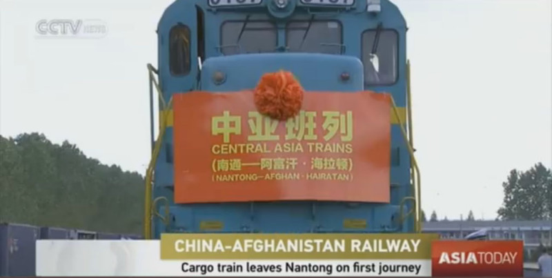 「中國—阿富汗特別鐵道運輸計畫」9月通車，遭到烏茲別克當局以安全顧慮理由阻擋貨運通行，被迫卸貨。   圖：翻攝CCTV影片